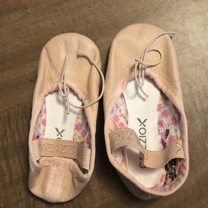 Girls ballet shoe
